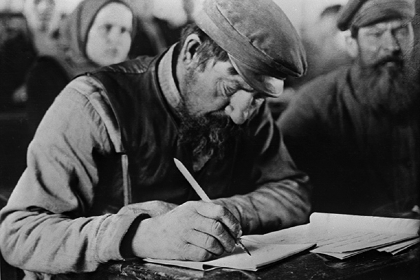 «Латиницу называли "алфавитом революции"». Зачем при Сталине хотели отменить кириллицу