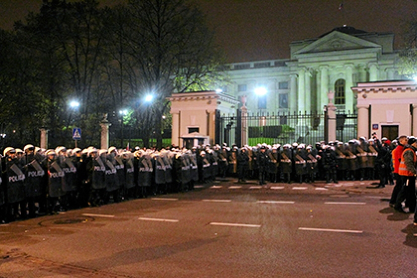 Польские СМИ сообщили о причастности бывшего главы МВД к погрому посольства РФ