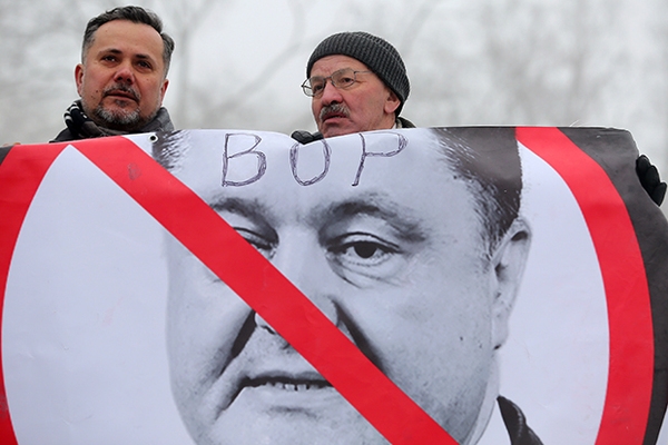 Президентский отжим. Порошенко припомнили старые грехи. Теперь у него серьезные проблемы