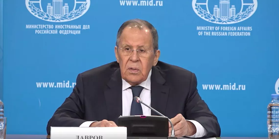 Лавров: Россия сознательно не наносит "чрезмерный ущерб" территориям в зоне СВО