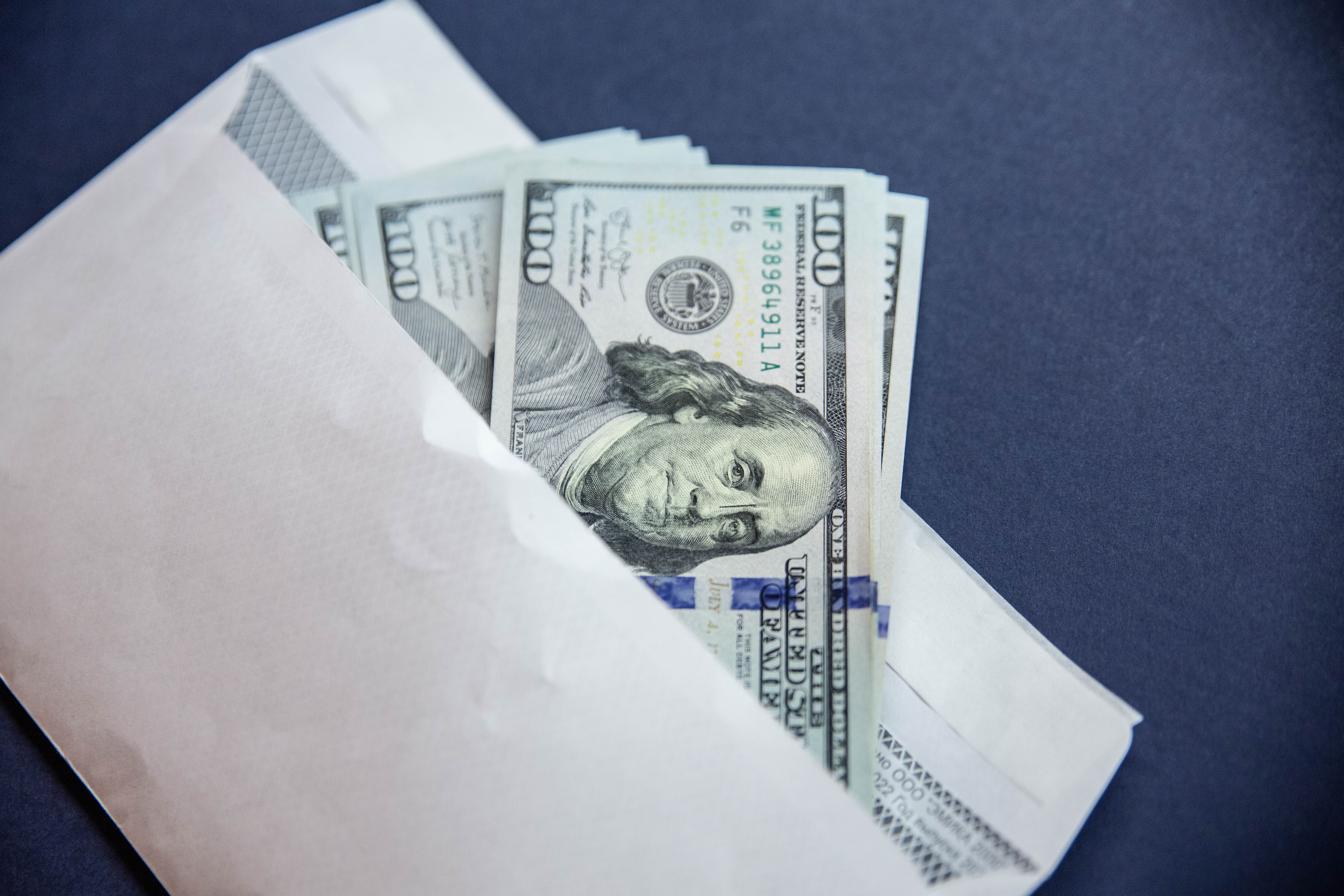 Американист Паршев назвал причину снижения доли доллара в мировых резервах