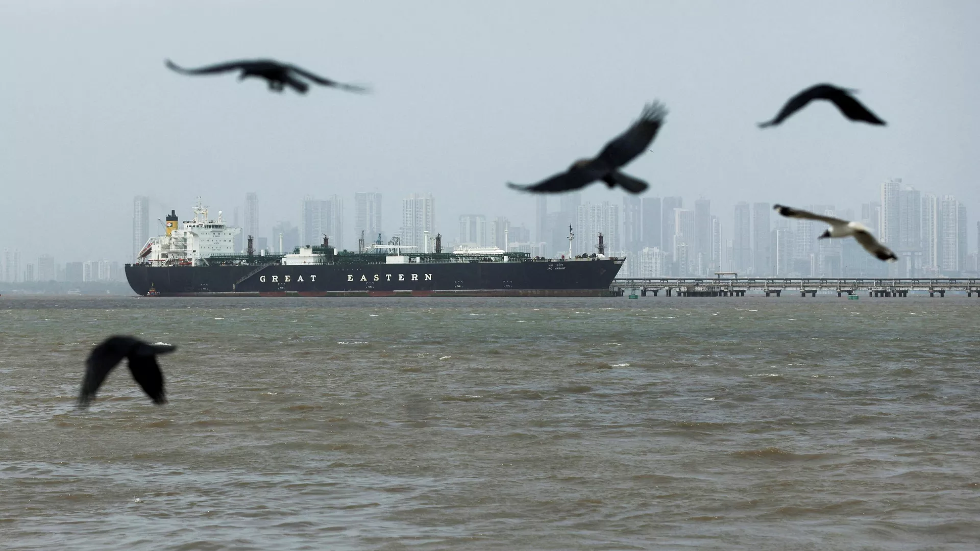 СМИ: китайский танкер, попавший под санкции США, прошел через Ормуз