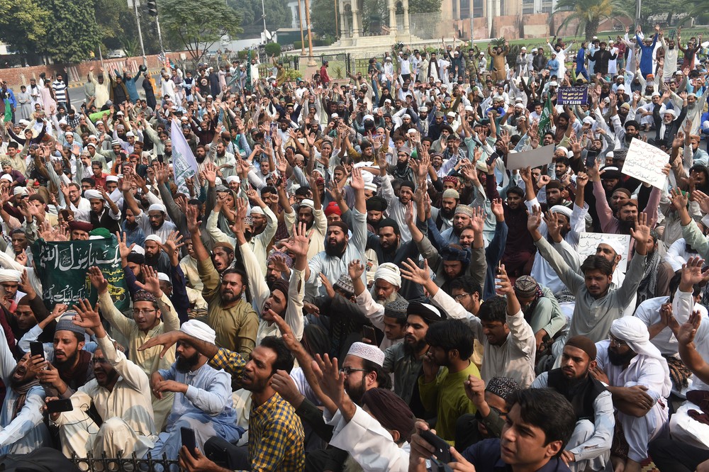 West must ‘penalize’ anti-Muslim hate just like it outlawed Holocaust denial, Pakistani PM Khan says amid anti-French riots