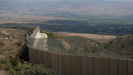 Netanyahu pledges to build anti-migrant wall