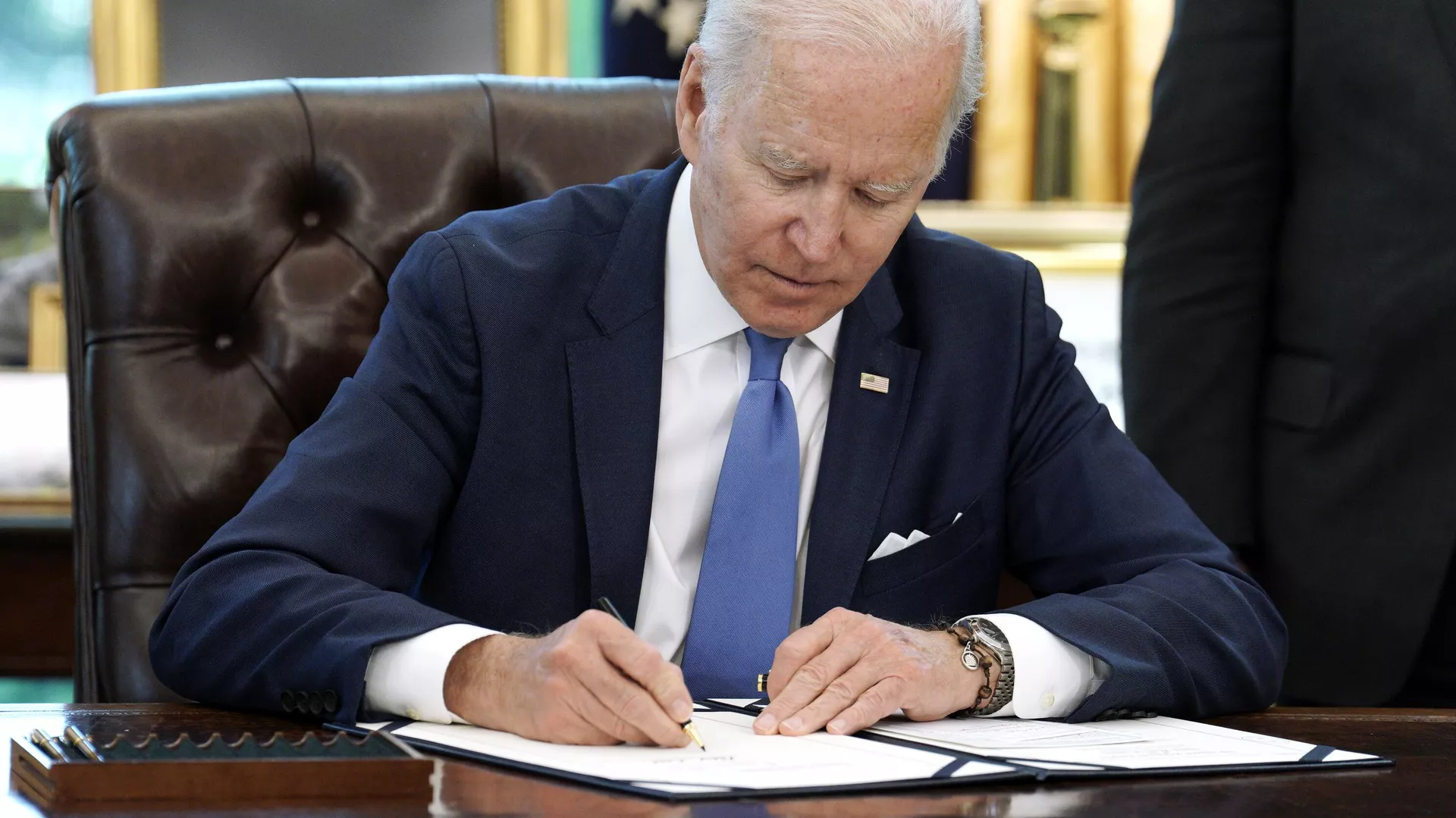 Biden Approves Sending Antipersonnel Mines to Ukraine