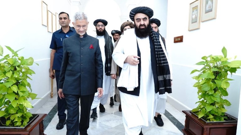 India backs Afghanistan in conflict with Pakistan