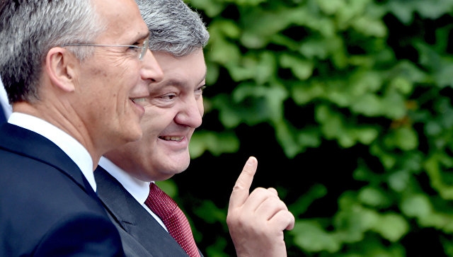 Порошенко рассчитывает на поддержку НАТО во введении миротворцев в Донбасс
