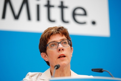 Преемница Меркель защитит Германию