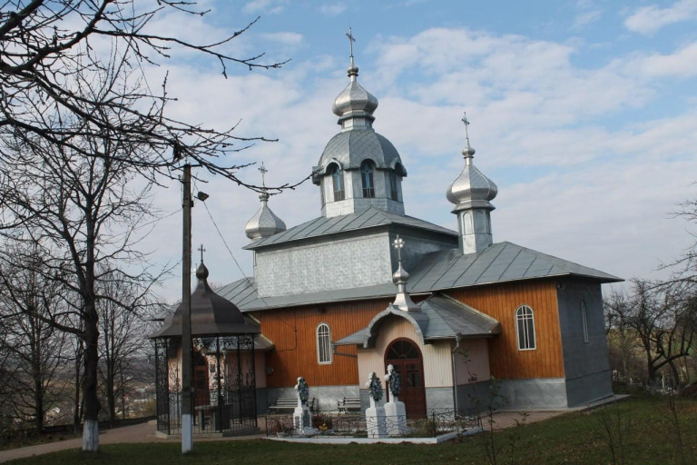 Храм Украинской православной церкви в  Верхних Становцах