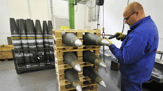 Germany shipping US cluster bombs to Ukraine – media
