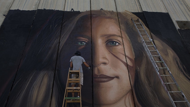 Израиль вышлет итальянцев, нарисовавших палестинку на стене вокруг Вифлеема