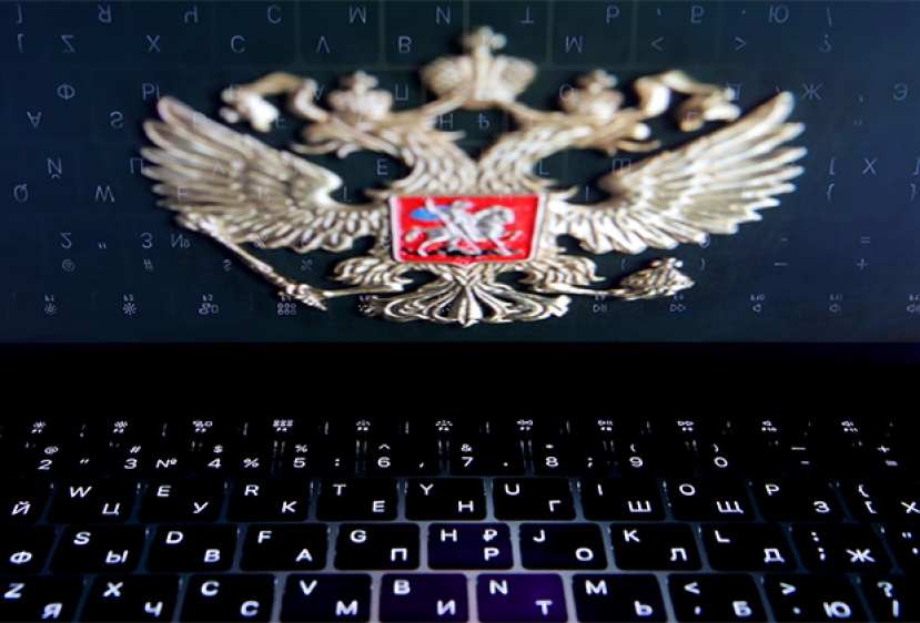 «Никто за нас в интернете не отвечает, кроме нас самих». В России соцсети обязали блокировать незаконную информацию. Как это отразится на жизни людей?
