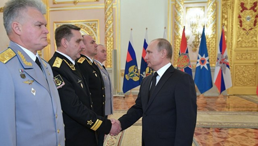 Путин призвал воспитывать патриотизм у военнослужащих