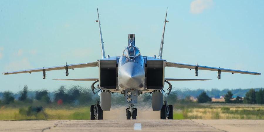 МиГ-31 был поднят на перехват американского самолета-разведчика над Тихим океаном