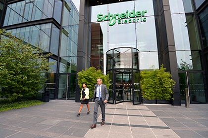 Французская Schneider Electric вложит более миллиарда рублей в проекты в России