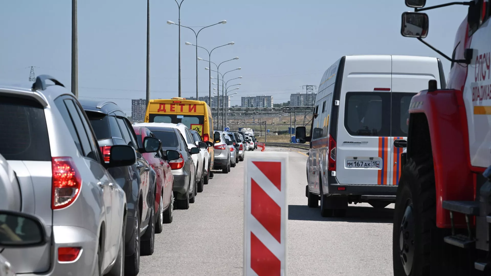 Очередь к Крымскому мосту выросла до 2,8 тысячи автомобилей