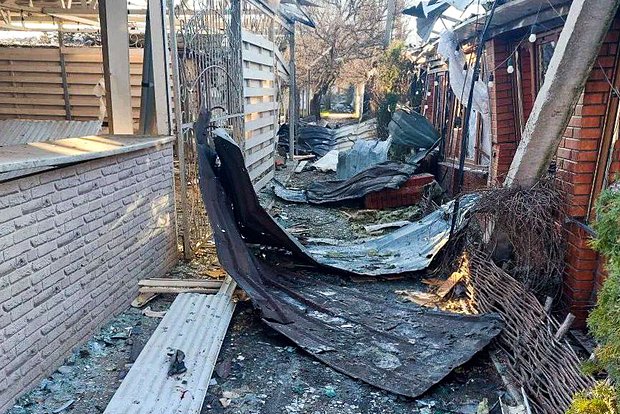 Опубликованы первые кадры с места удара ВСУ в Херсонской области