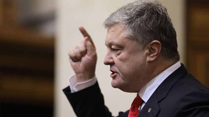 Порошенко решил увольнять чиновников из-за родственников в Крыму