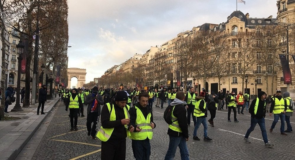 Yellow Vests Spill Into New Year Across France, Thousands Still Rallying