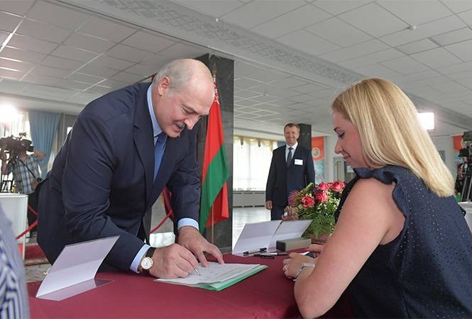Lukashenka played the favorite of the people