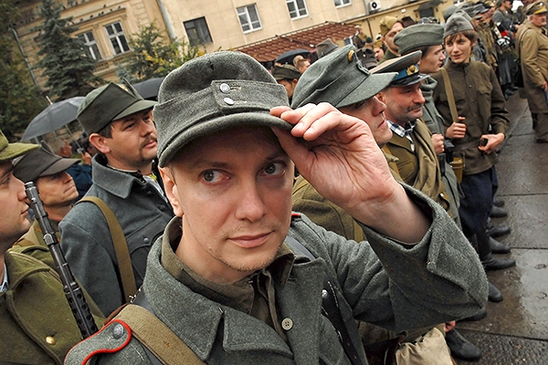 Как Бандера над Парижем. В бывшем СССР нацистские пособники все чаще превращаются в героев