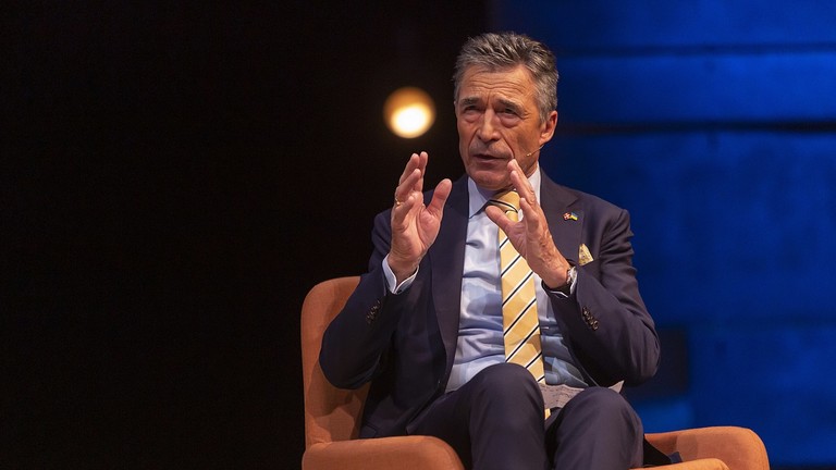 Ex-NATO chief wants Ukraine to join without lost territories