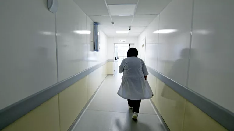 Семь раненных при обстреле смоленского завода остаются в больницах