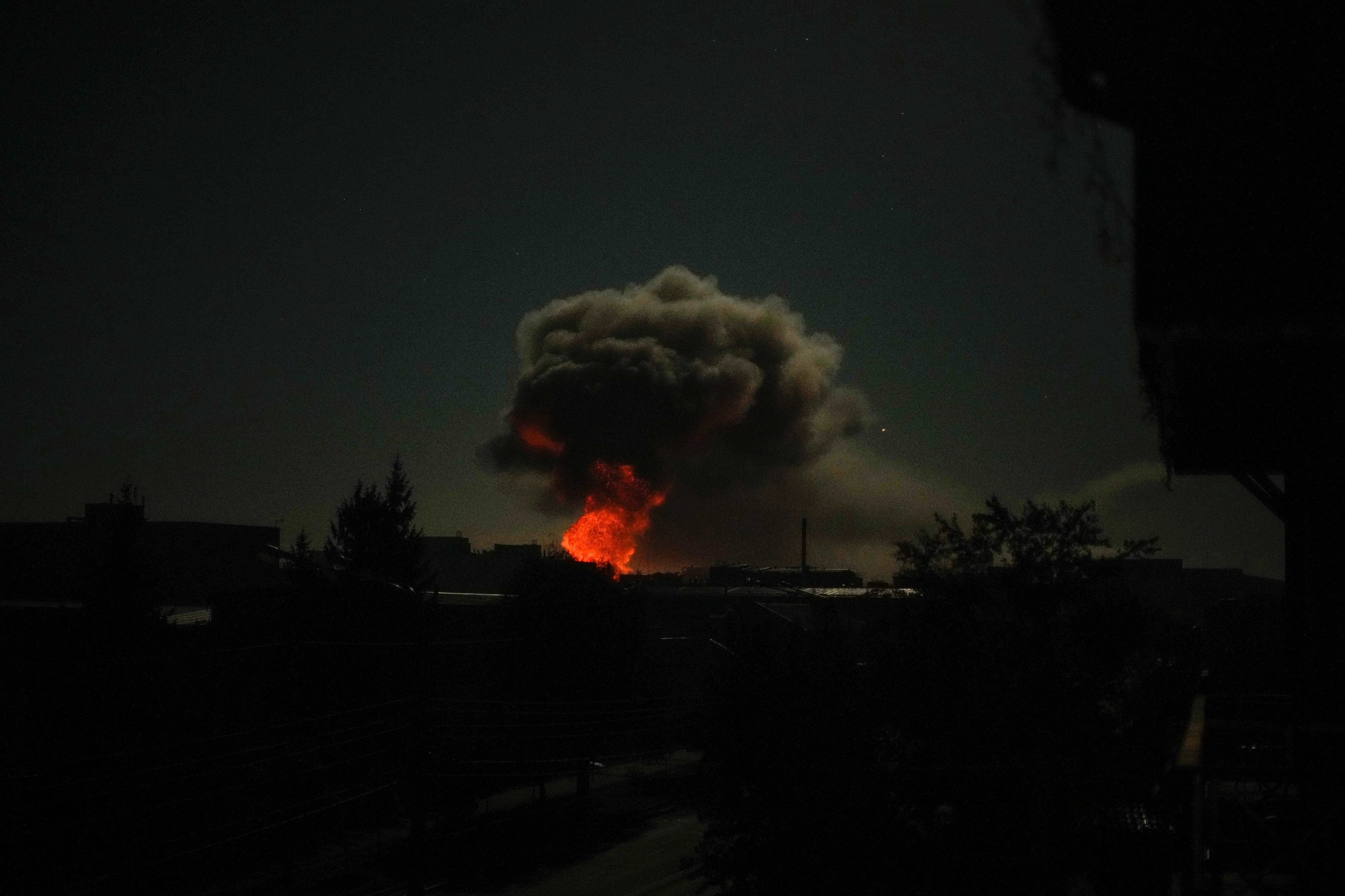 Multiple blasts rock Kiev