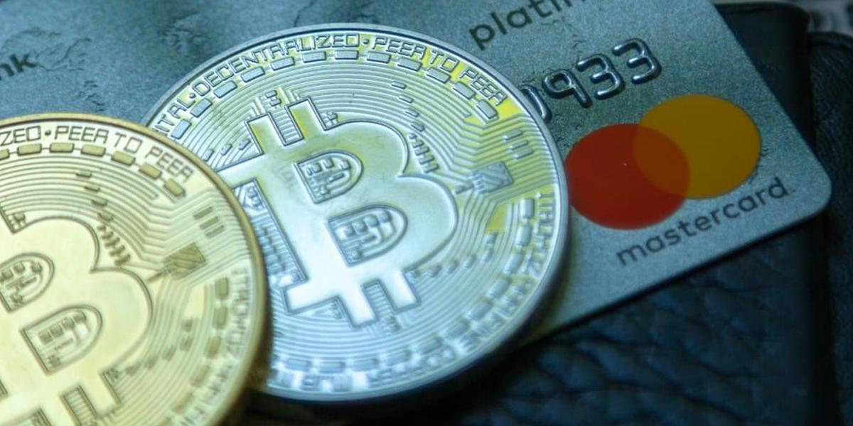 Mastercard разрешит клиентам расплачиваться криптовалютой