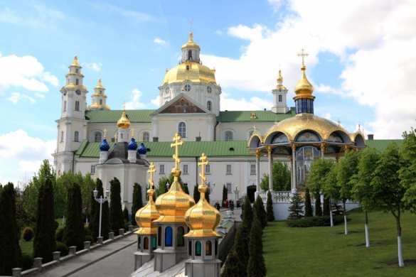 В какую пропасть пытаются столкнуть украинских верующих