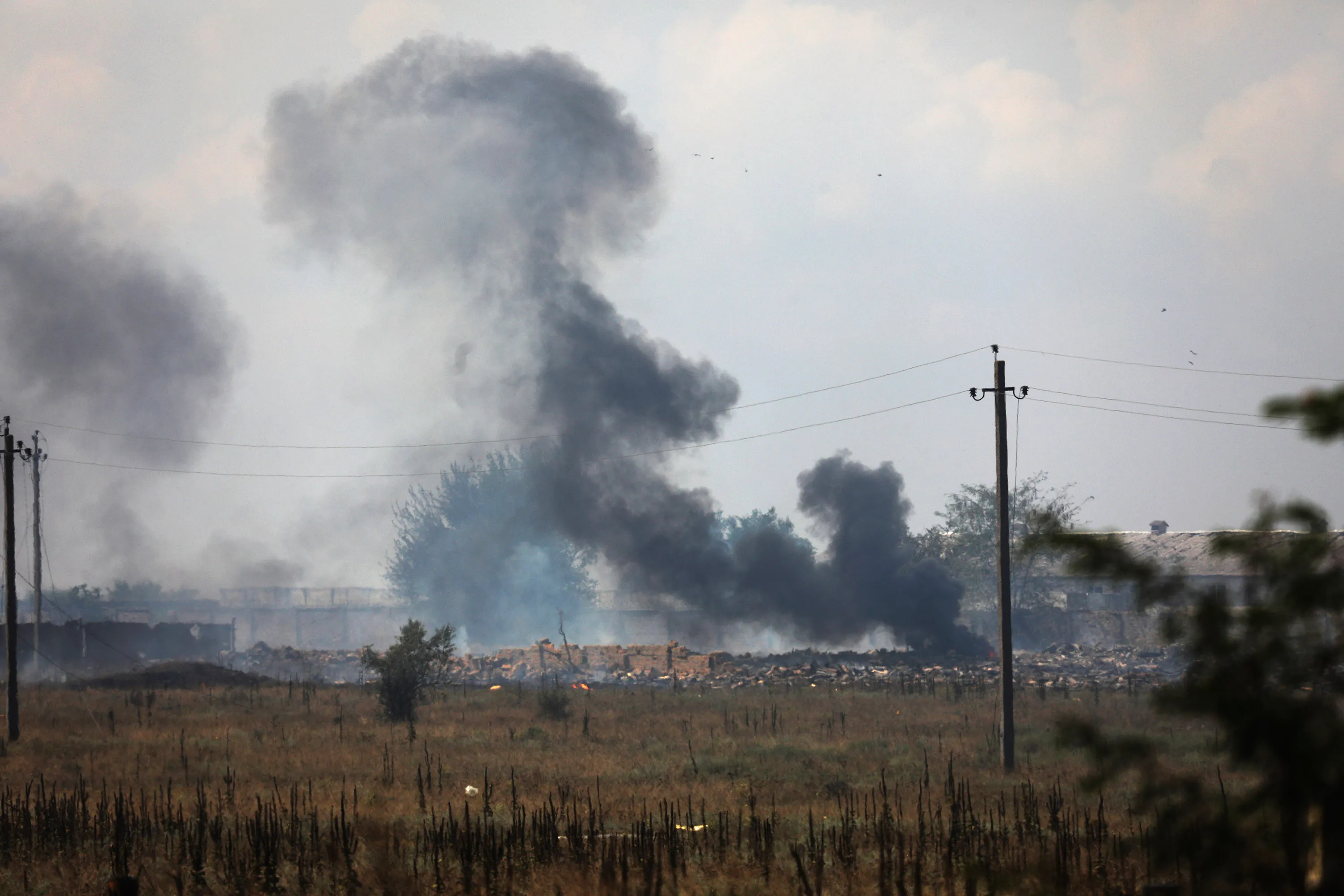 Russia strikes Western-supplied air weapons depots in Ukraine – MoD